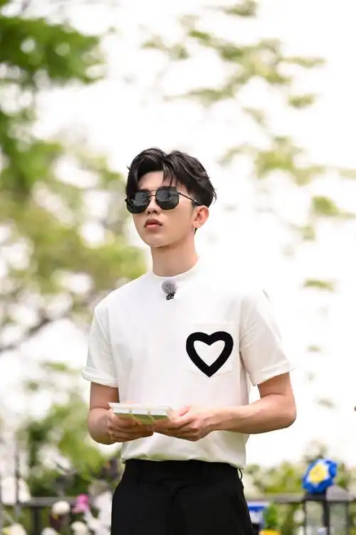 奔跑吧蔡徐坤秒撕李晨名牌##蔡徐坤聪明