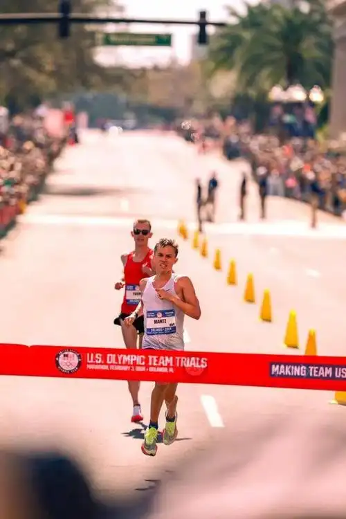 美国奥运马拉松选拔赛男子前两名女子前三锁定奥运资格赛会纪录改写