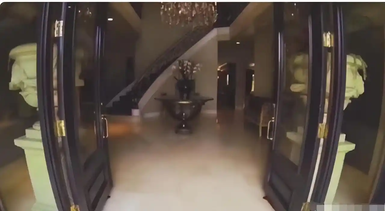 参观董卿在美国的豪宅,因太会布置而走红,拍照你们瞧瞧,真羡慕