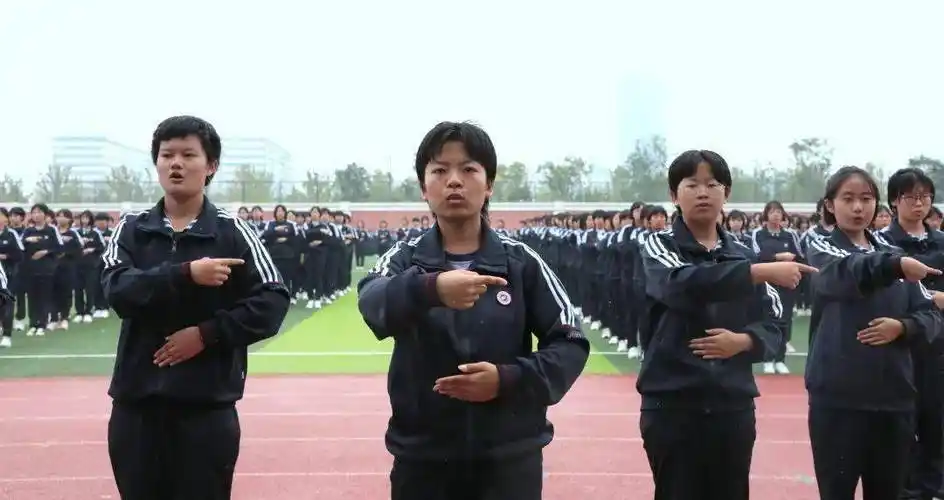 铁一陆港国防教育闭营仪式高清图曝光_校服_精神_风采