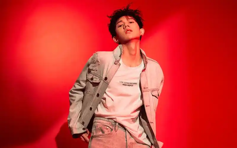 王源帅气图片高清桌面电脑壁纸