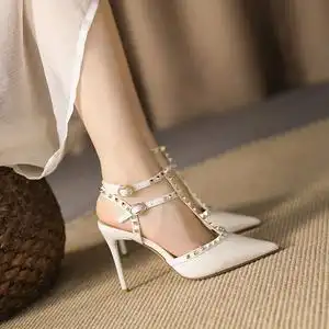 漆皮白色尖头一字扣带铆钉高跟鞋女2022年新款夏季包头凉鞋女细跟