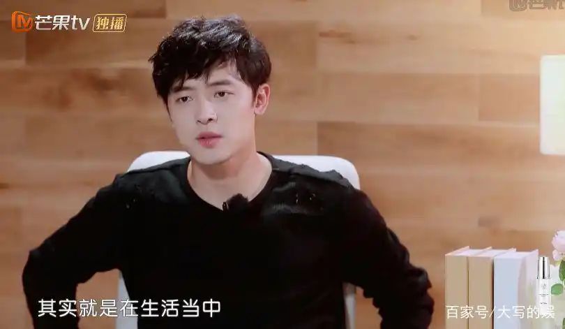 《妻子》最后访谈,有注意付辛博的眼神没?恐怕颖儿说错话的样子