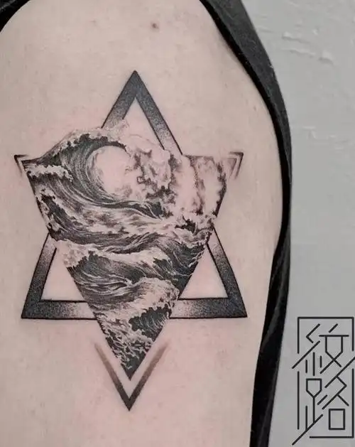 海浪纹身图片_手臂欧美写实几何海浪纹身图案