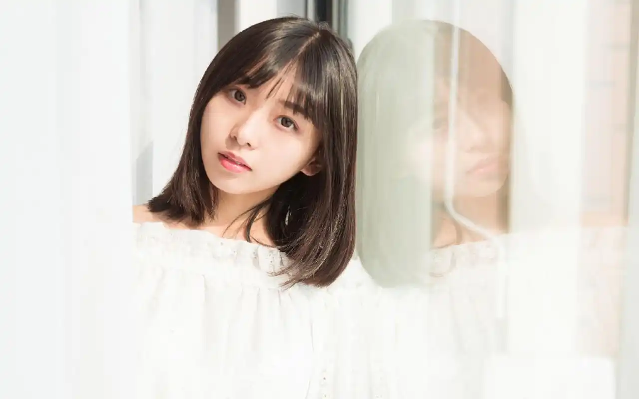 文艺小清新美少女纯白写真图片桌面壁纸
