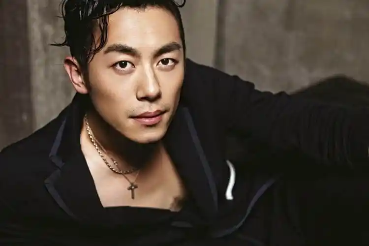 原创盘点娱乐圈硬汉形象的男星吴京深入人心朱亚文被称行走荷尔蒙