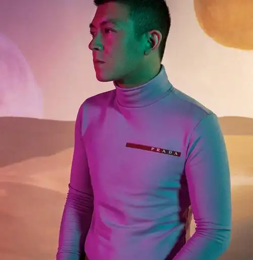 41岁陈冠希登上杂志封面,寸头发型穿"液体衫",帅似韩国欧巴