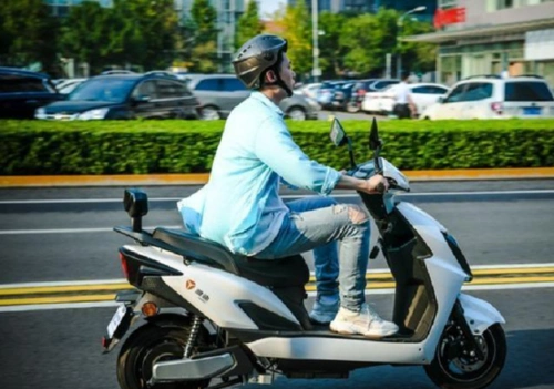 又一省出台电动车新规,行驶限速15公里,网友:还没有骑自行车快