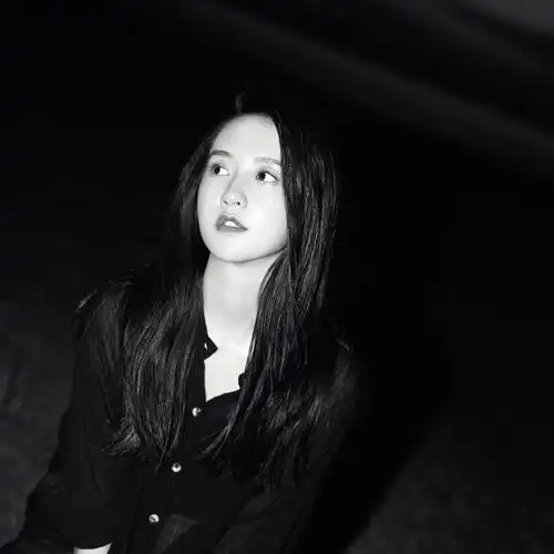 2月2日 16:17   关注  气质女 黑白女 许龄月 御姐头像 优质女头