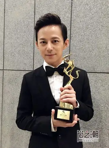 何炅结婚了吗老婆是谁 何炅老婆王菁婚纱照片