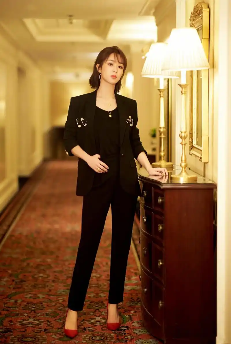 杨紫2018星光盛典活动写真图片