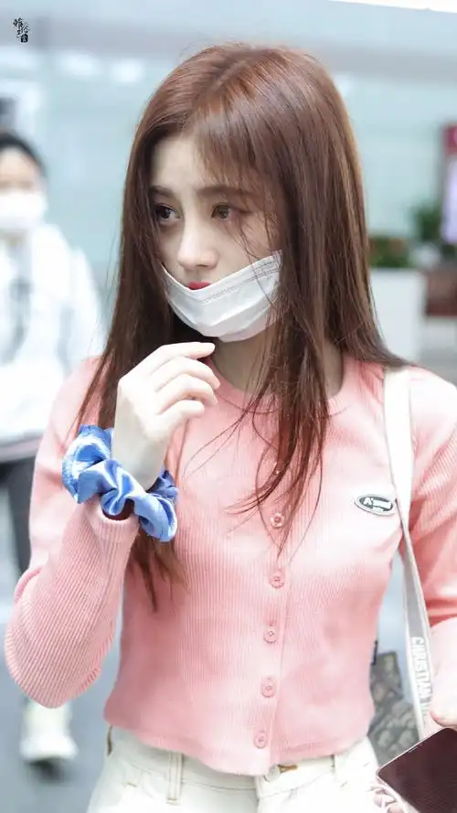 鞠婧祎机场新图