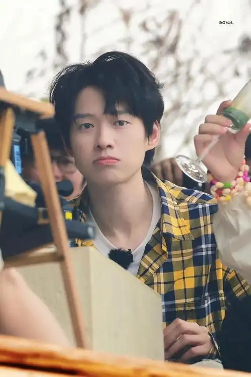 魏大勋不止超话爆了,也可爱爆了漂亮爆了萌爆了,总结就是魏大勋爆