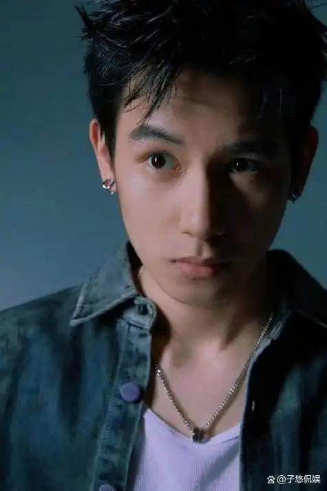 《穿过月亮的旅行》首映礼,胡先煦高烧40度坚持到场,健康引担忧