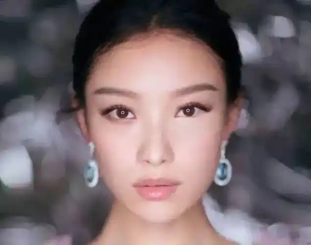 五官立体轮廓却扁平到极致是种怎样的体验