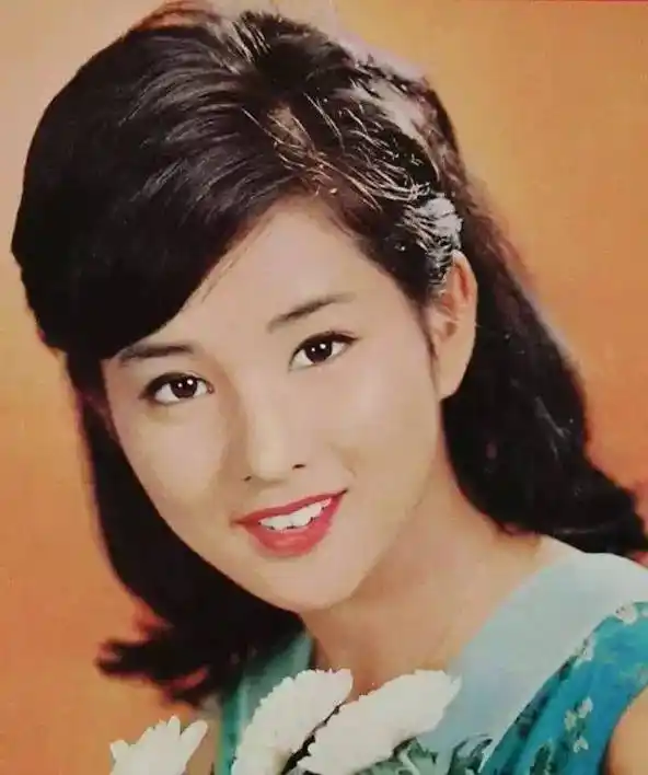 90年代,那些颜值惊人的日本女星,个个都别有风情_中森明菜_圣子_一色