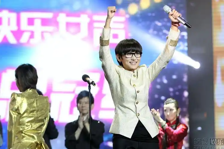 > 音乐 > 音乐要闻段林希洪辰争抢冠军 刘忻粉丝痛哭 2011年快乐女声