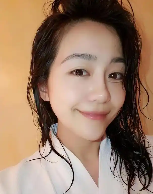 女人洗脸时养成5个好习惯:除了痘痘黑头变少,皮肤也越来越水嫩