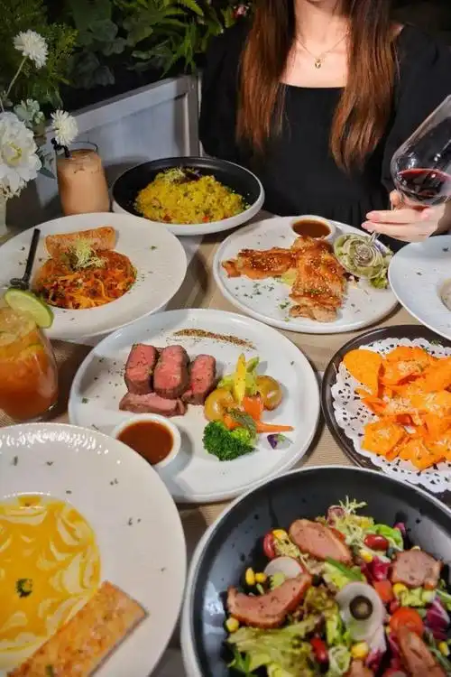 岗顶芭蒂莎西餐厅情侣套餐23折开抢人均40吃牛扒沙拉主食小吃饮品情侣