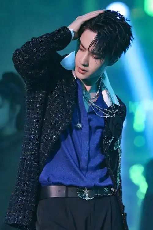 开一栋王一博舞台的图楼