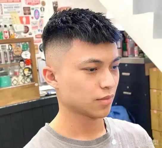 2020夏季男生流行发型参考,剪这20款短发的小哥哥都说帅!_腾讯新闻