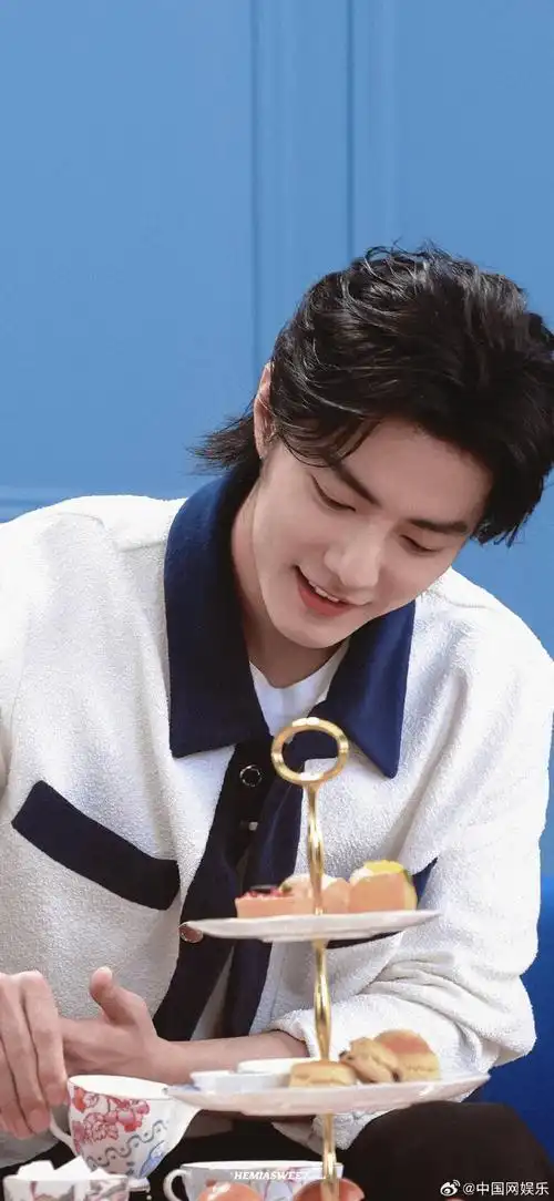 肖战蓝白外套##年年有娱