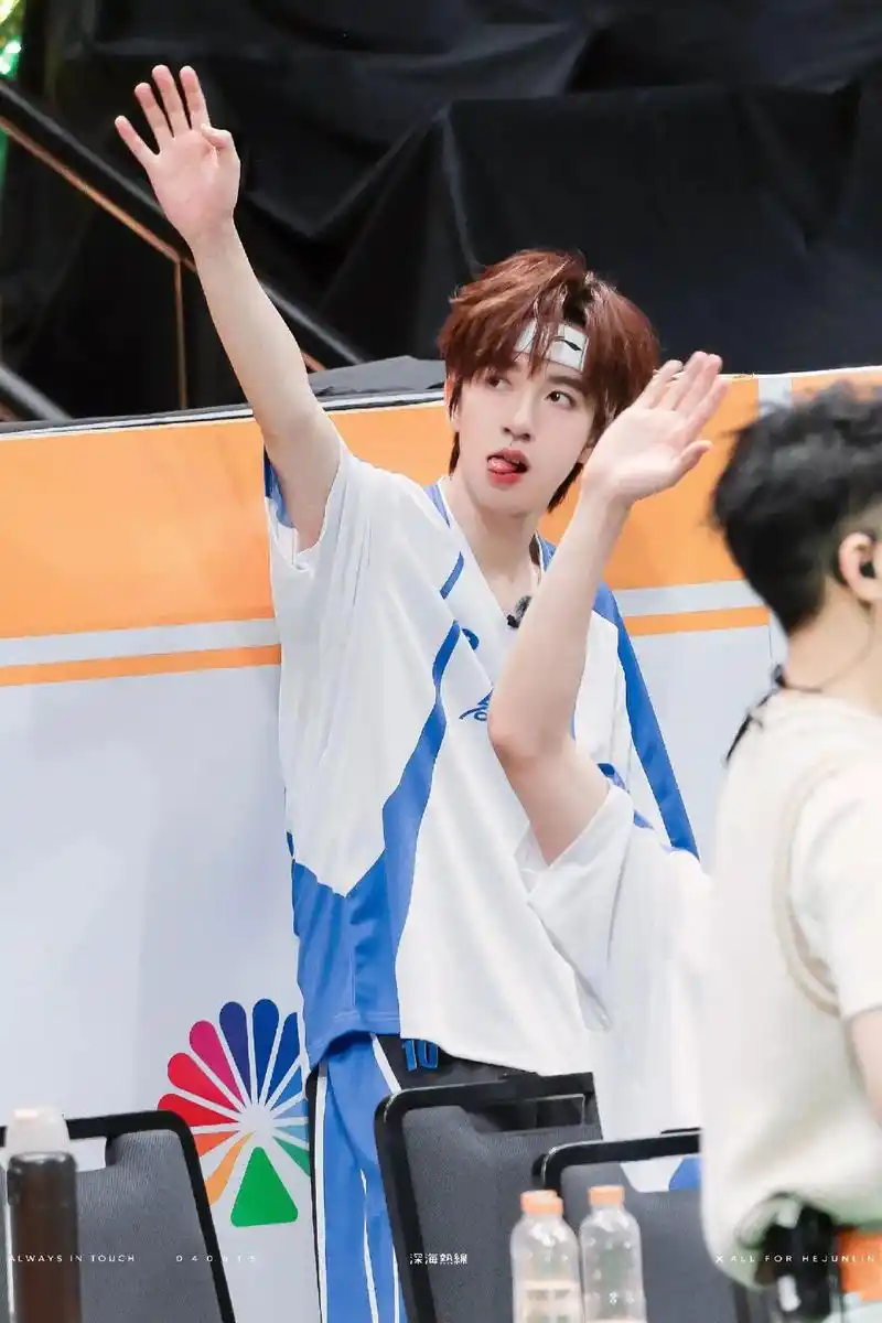 时代峰峻运动会 #tf夏季运动会 #贺峻霖 恭喜贺少car - 抖音