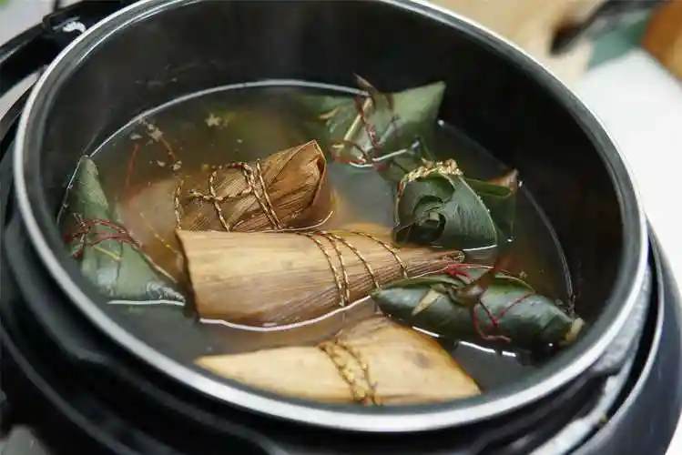 端午煮粽子,用热水还是冷水?煮多长时间?粽子更好吃的5个诀窍