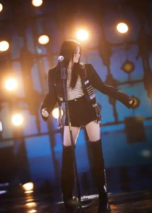 张天爱张靓颖用体重打招呼##张靓颖光2023巡回演唱会