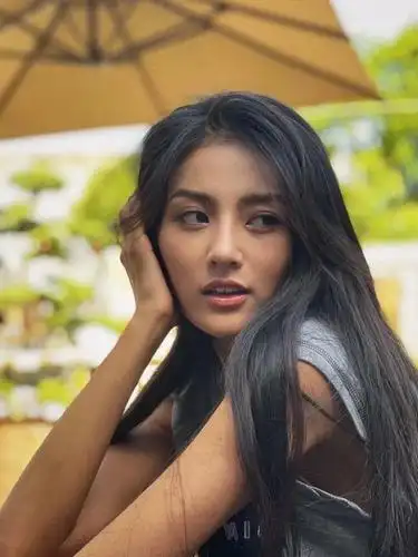 万籽麟,小麦肤色健康美丽