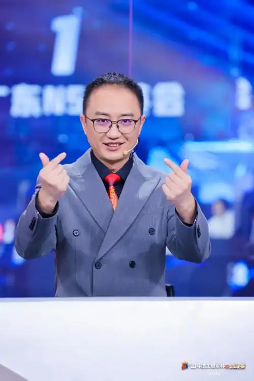 斗地主解说,主播高源的"出圈"正在帮助更多观众了解斗地主赛事随着