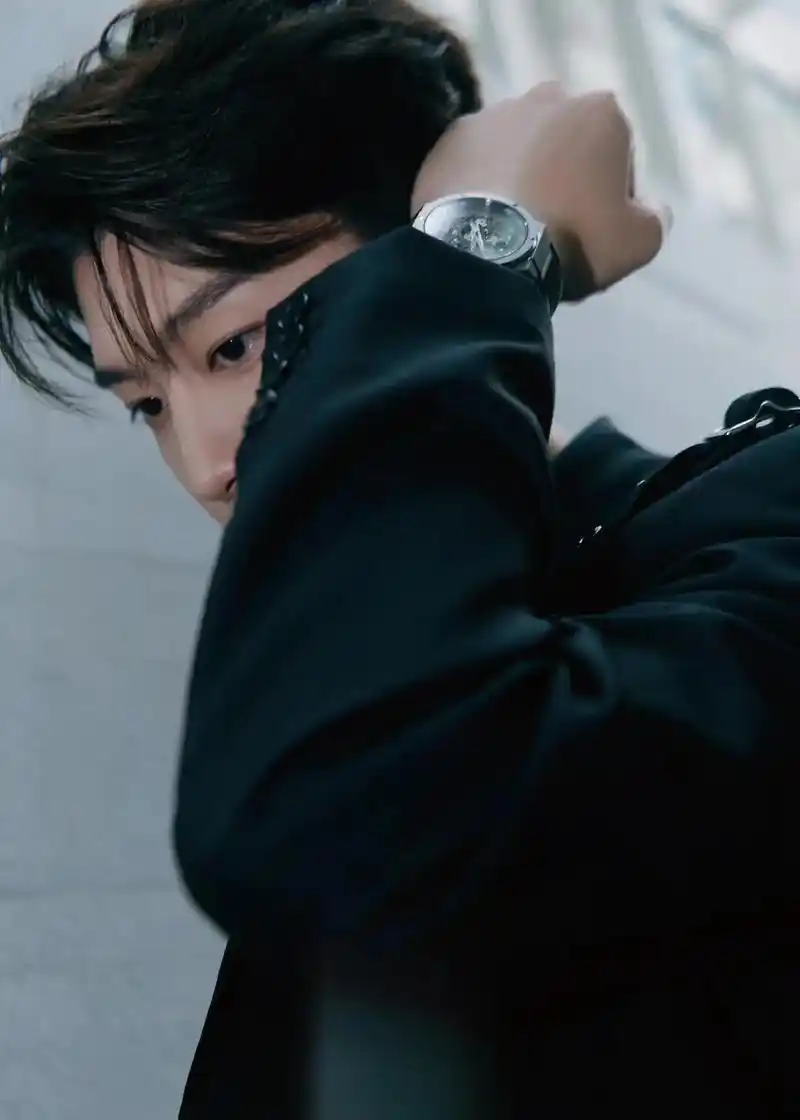 帅就完事了 #西装杀 #侧颜 #我的宝藏男孩 打败范丞丞的 - 抖音