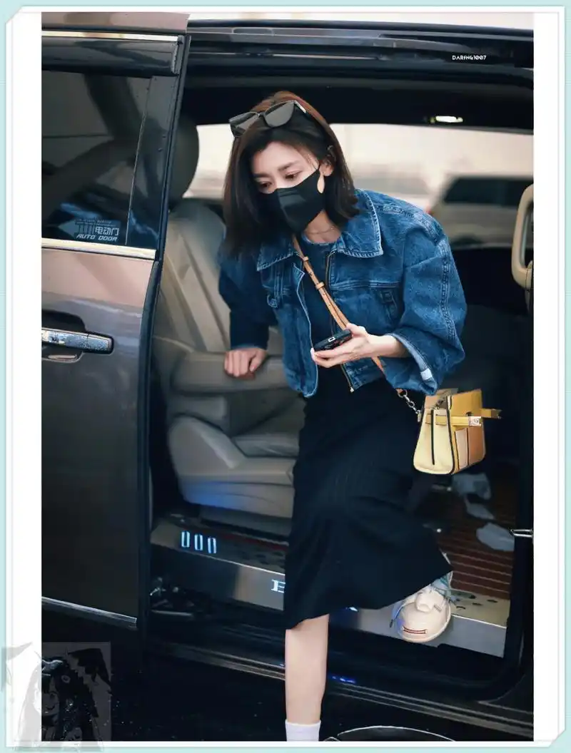 【贾静雯机场私服穿搭,神仙气场全开!