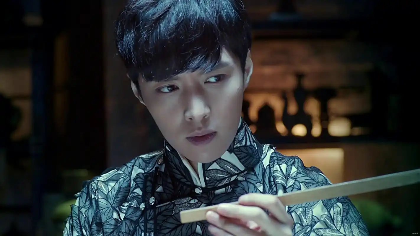 张艺兴在《老九门》中饰演的二月红,如此专一的男人太帅了