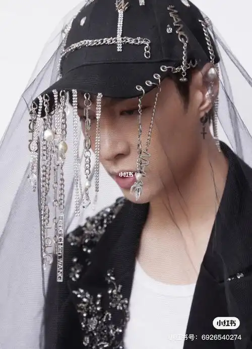 隆重介绍张艺兴