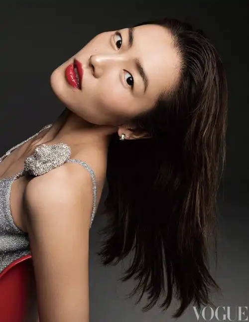 时尚杂志  #刘雯   vogue beauty paper美容报,穿着34393235