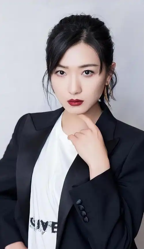 万茜曾经透露,那段不成功的感情经历使她深刻领悟到,婚姻并非生活的