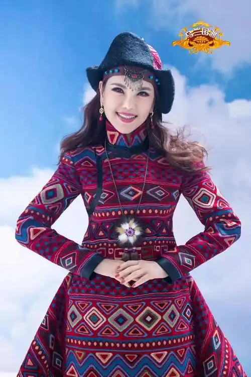 乌兰图雅深情朗诵《傍晚的马头琴》感受现代诗歌音韵之美