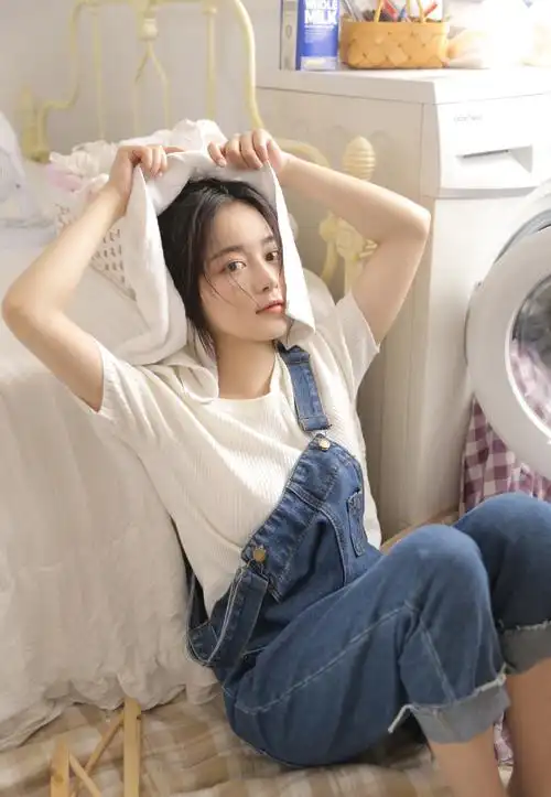 宅男女神修长美腿居家性感写真图片