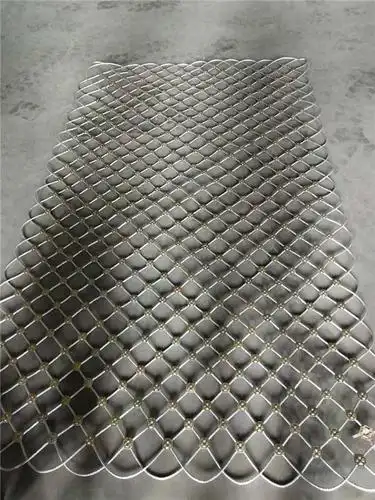 镀锌钢丝绳网柔性高,防护性强,适用于各个领域