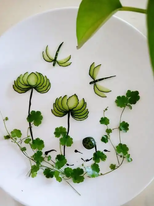 感恩有0真好做的黄瓜荷花美美的餐盘画(创意盘画の五)