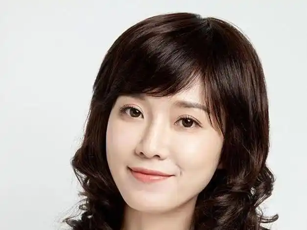 女人过了50岁尽量别留长发烫卷发推荐这5款发型洋气减龄