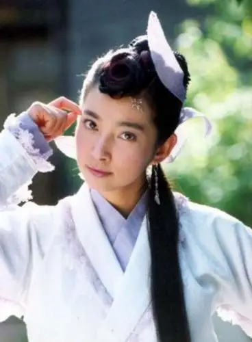 秦思荣(李冰冰饰)《少年张三丰》