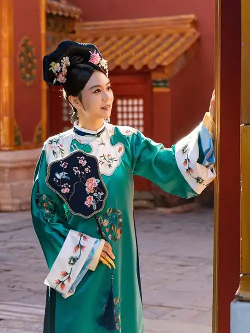 秋意渐浓的故宫最适合一组清宫写真