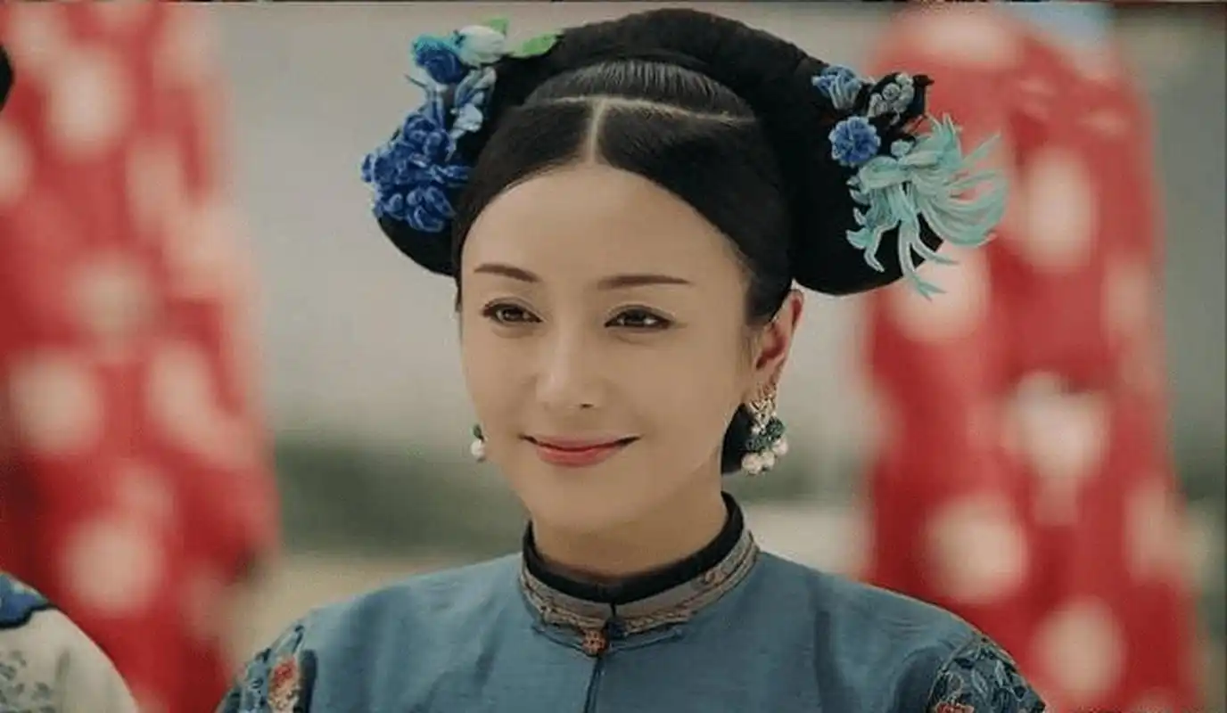 "温婉端庄 "的女明星之秦岚  秦岚在延禧攻略里面饰演的富察皇后,成为