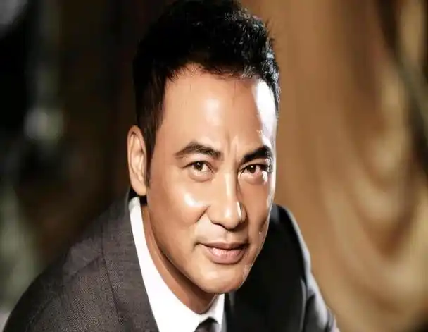 50岁任达华因爱无子,见到女儿时泪流满面