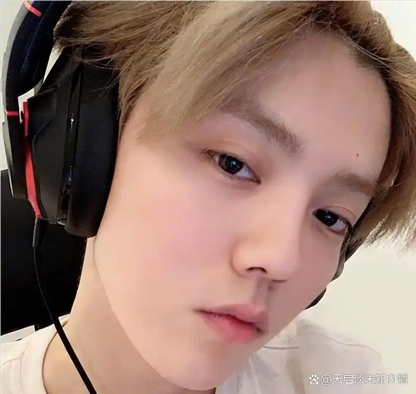 鹿晗染上粉色头发,又掀起一波热议,网友:少女心爆棚的象征