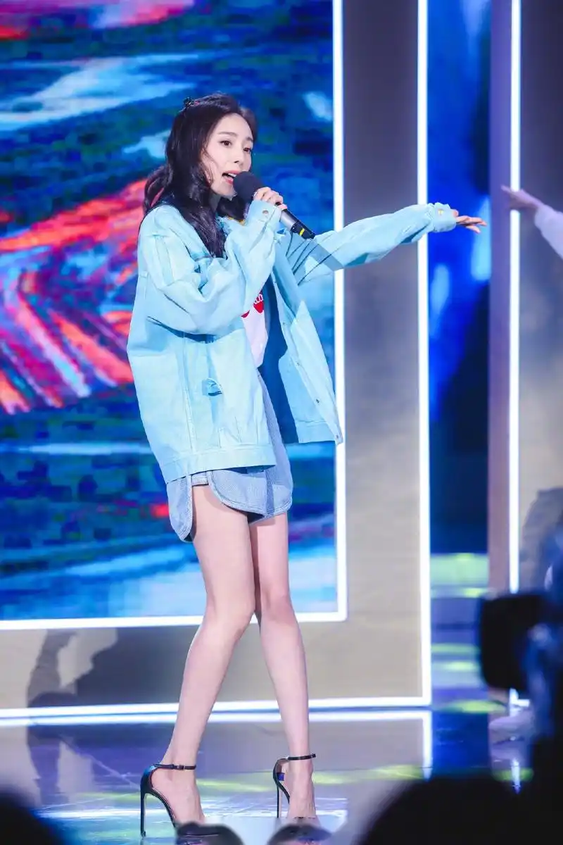 杨幂5月11日本周六晚20:20《快乐大本营》