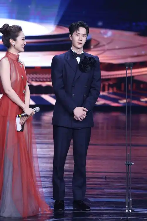 微博电影之夜##王一博王俊凯微博电影之夜同框