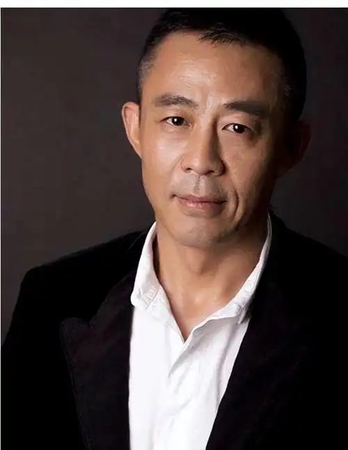 国家一级演员侯勇:一婚娶70后,二婚娶80后,三婚50岁娶90后